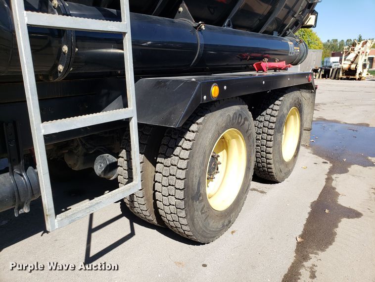 image for item DH2864 2008 Sterling L-Line vacuum truck