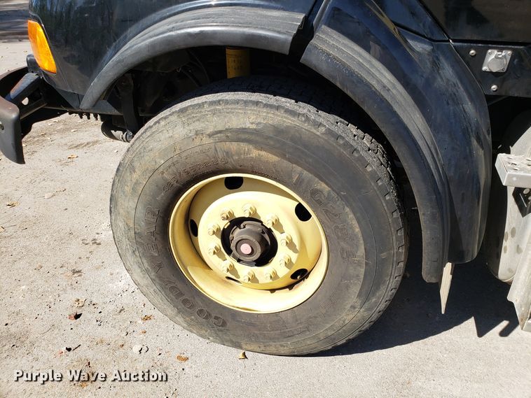 image for item DH2864 2008 Sterling L-Line vacuum truck