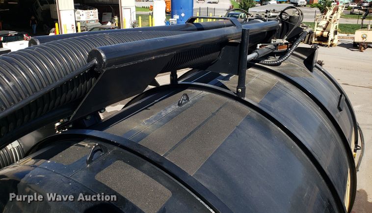 image for item DH2864 2008 Sterling L-Line vacuum truck