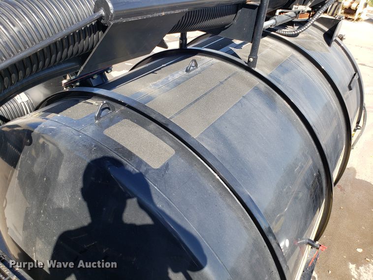 image for item DH2864 2008 Sterling L-Line vacuum truck