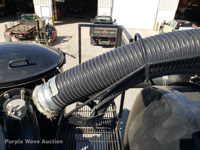 image for item DH2864 2008 Sterling L-Line vacuum truck