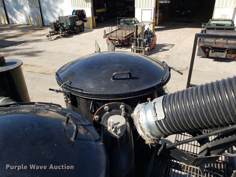 image for item DH2864 2008 Sterling L-Line vacuum truck