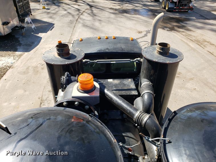 image for item DH2864 2008 Sterling L-Line vacuum truck