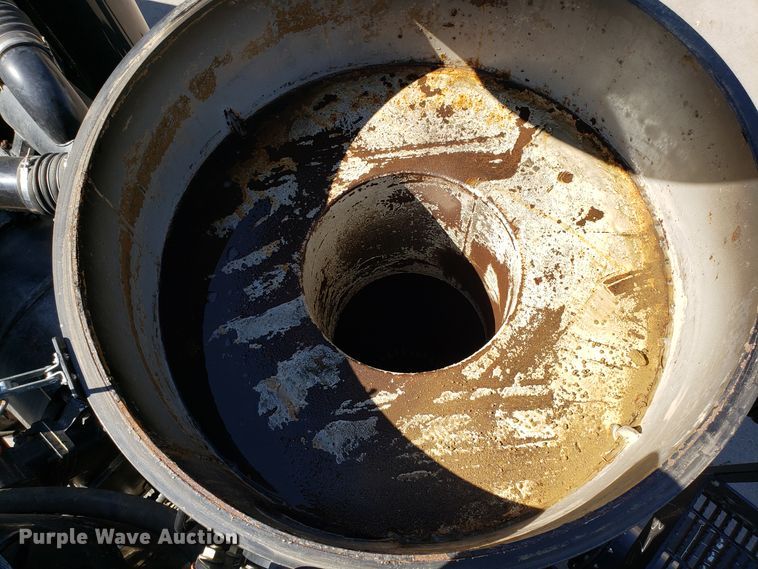 image for item DH2864 2008 Sterling L-Line vacuum truck