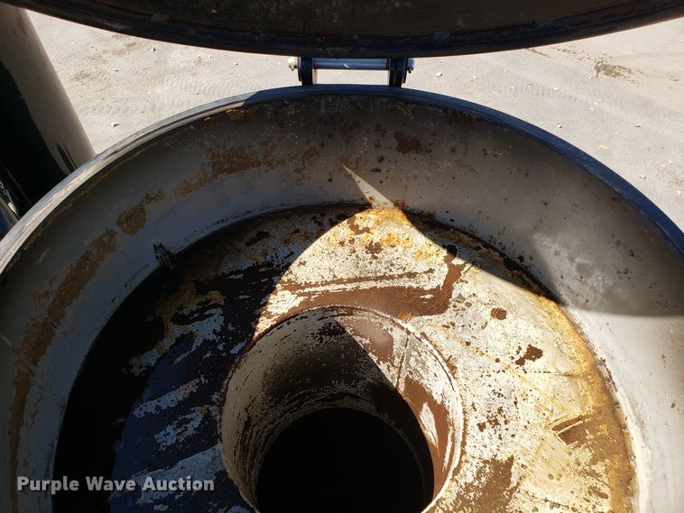 image for item DH2864 2008 Sterling L-Line vacuum truck