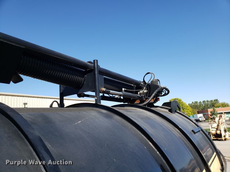 image for item DH2864 2008 Sterling L-Line vacuum truck