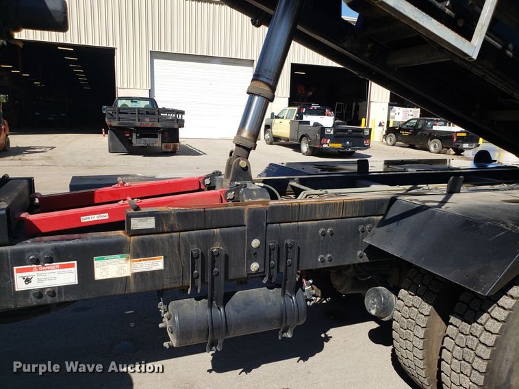 image for item DH2864 2008 Sterling L-Line vacuum truck