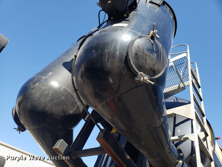 image for item DH2864 2008 Sterling L-Line vacuum truck