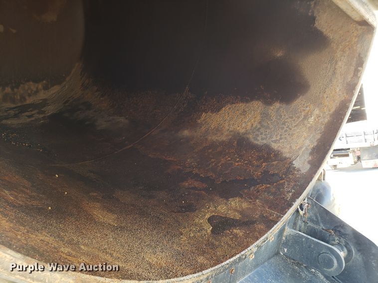 image for item DH2864 2008 Sterling L-Line vacuum truck