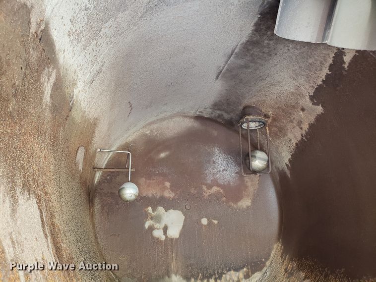 image for item DH2864 2008 Sterling L-Line vacuum truck