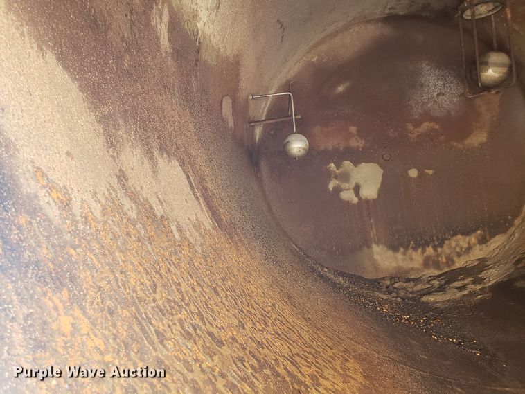 image for item DH2864 2008 Sterling L-Line vacuum truck