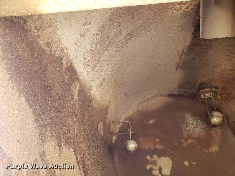 image for item DH2864 2008 Sterling L-Line vacuum truck