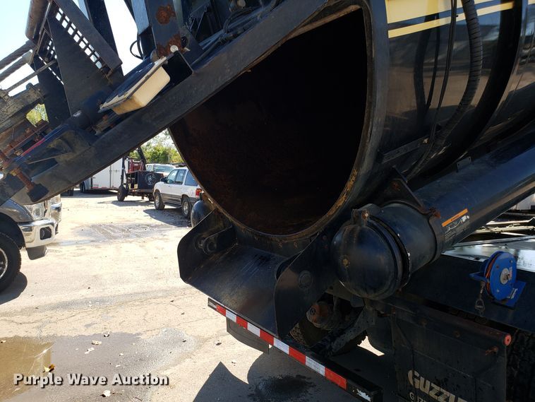 image for item DH2864 2008 Sterling L-Line vacuum truck