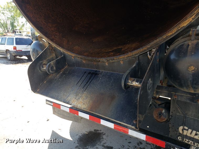 image for item DH2864 2008 Sterling L-Line vacuum truck