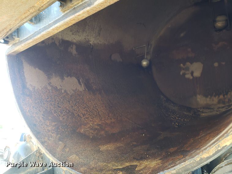 image for item DH2864 2008 Sterling L-Line vacuum truck