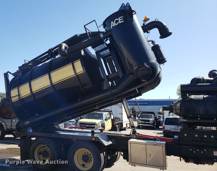 image for item DH2864 2008 Sterling L-Line vacuum truck