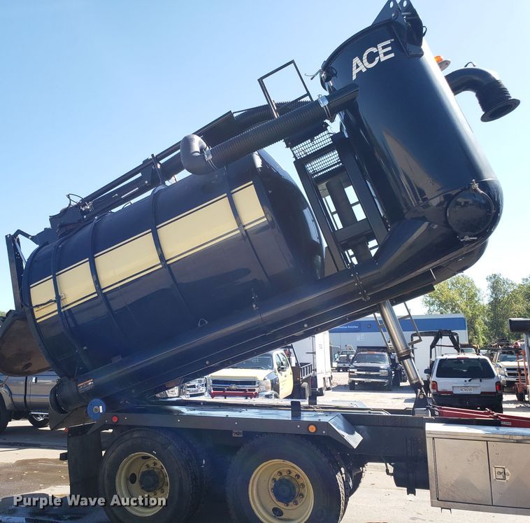 image for item DH2864 2008 Sterling L-Line vacuum truck