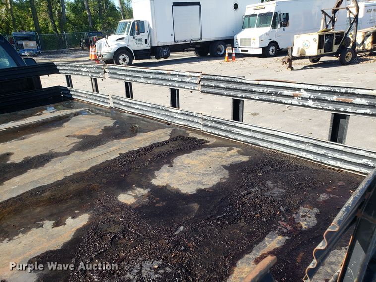 image for item DH2867 2001 Ford F550 Super Duty flat dump bed truck