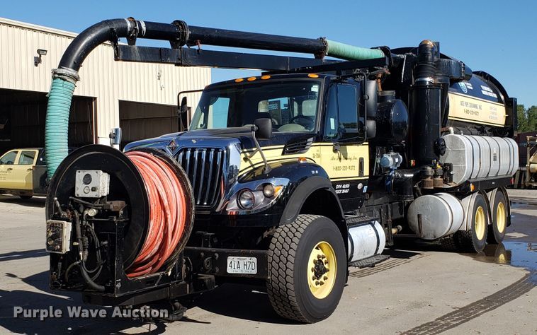 image for item DH2869 2009 International 7600 vacuum truck