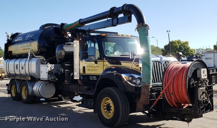 image for item DH2869 2009 International 7600 vacuum truck