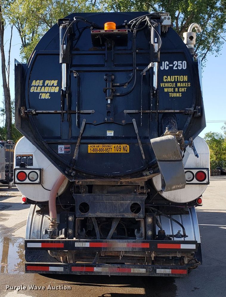 image for item DH2869 2009 International 7600 vacuum truck