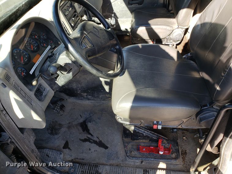 image for item DH2869 2009 International 7600 vacuum truck