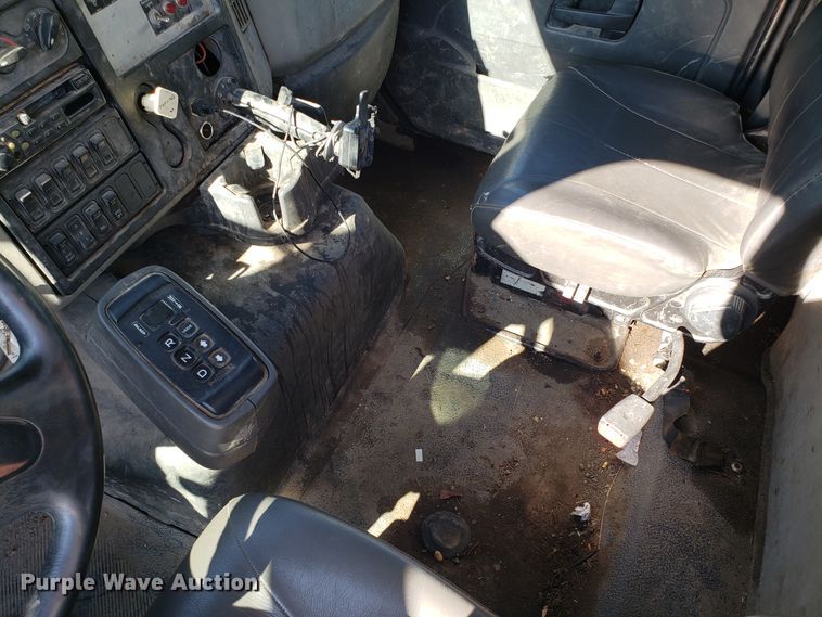 image for item DH2869 2009 International 7600 vacuum truck