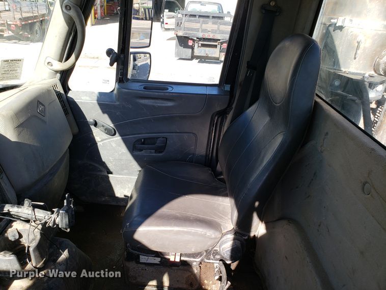 image for item DH2869 2009 International 7600 vacuum truck