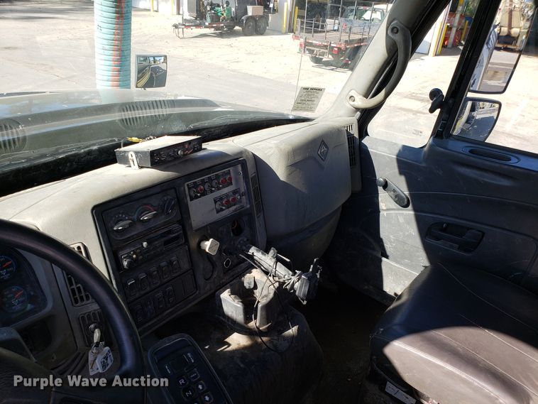 image for item DH2869 2009 International 7600 vacuum truck