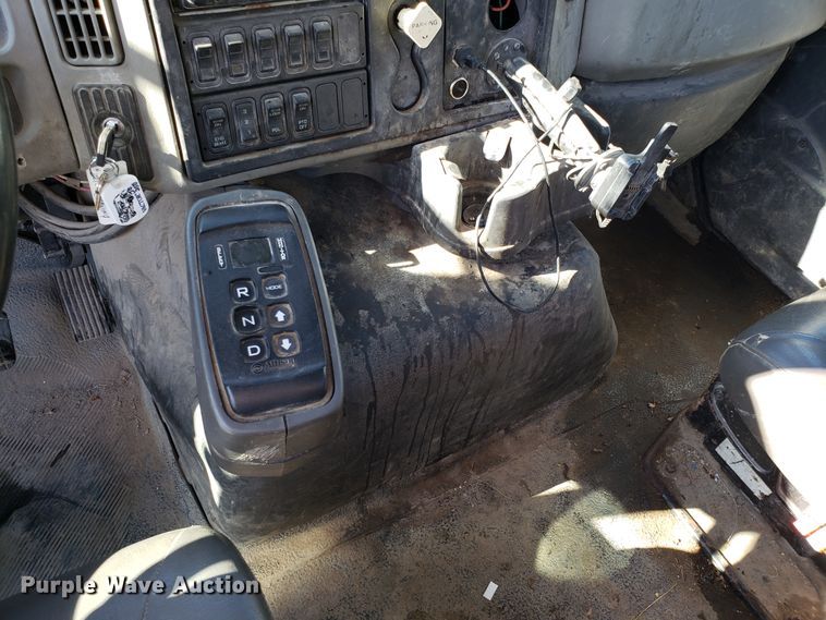 image for item DH2869 2009 International 7600 vacuum truck