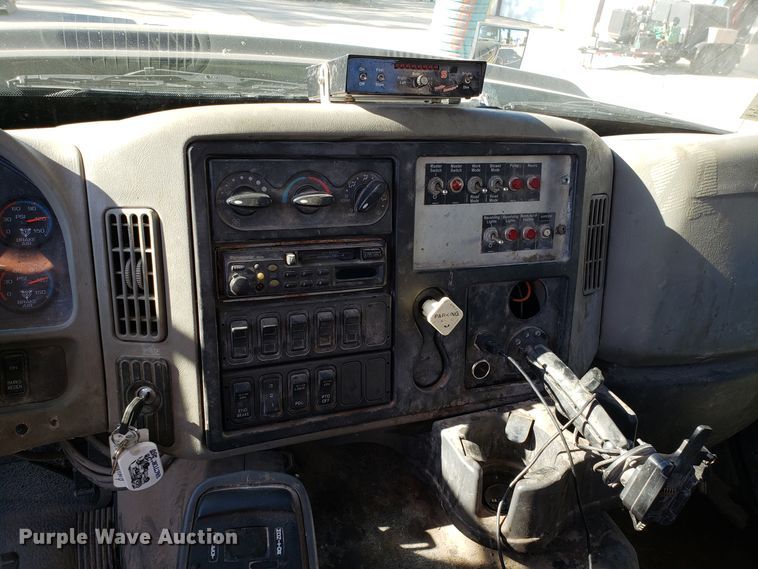 image for item DH2869 2009 International 7600 vacuum truck