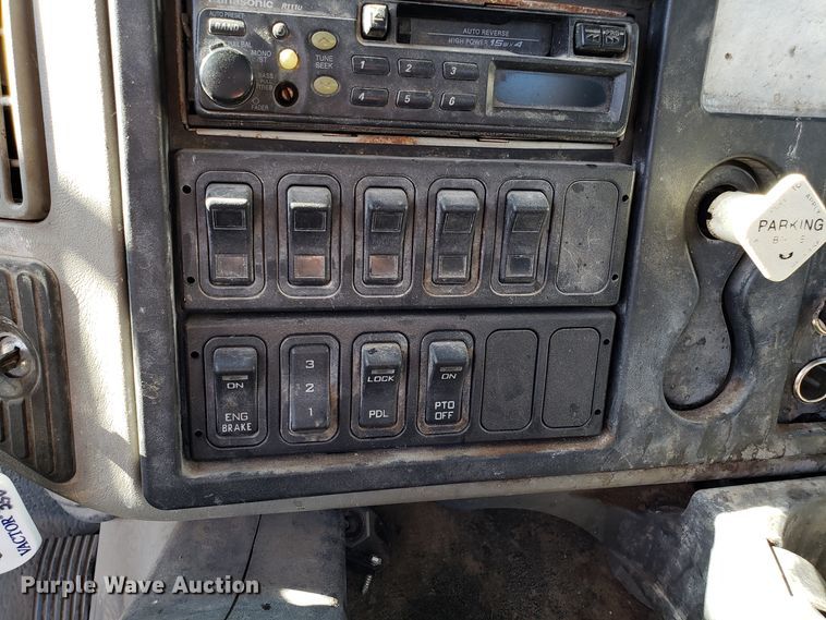 image for item DH2869 2009 International 7600 vacuum truck