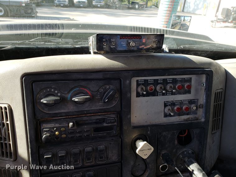 image for item DH2869 2009 International 7600 vacuum truck