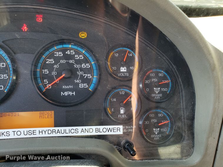 image for item DH2869 2009 International 7600 vacuum truck