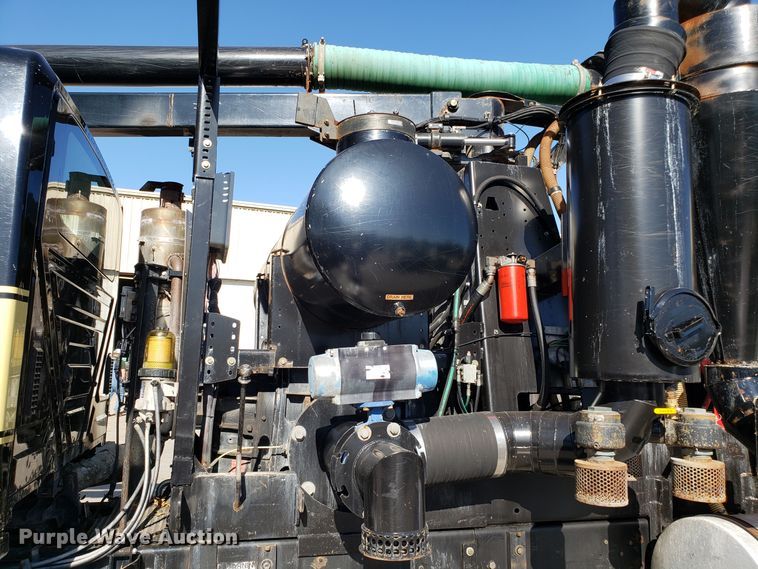 image for item DH2869 2009 International 7600 vacuum truck