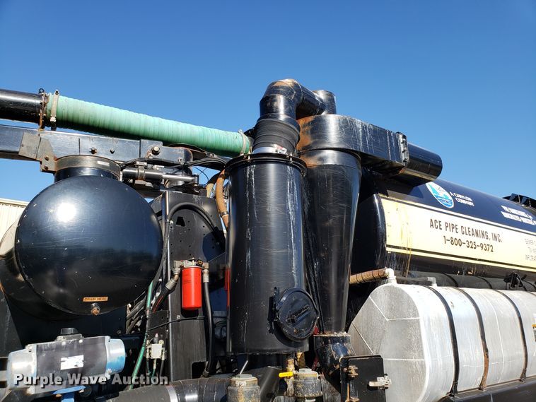 image for item DH2869 2009 International 7600 vacuum truck