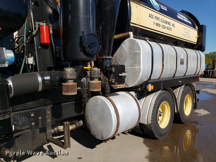 image for item DH2869 2009 International 7600 vacuum truck