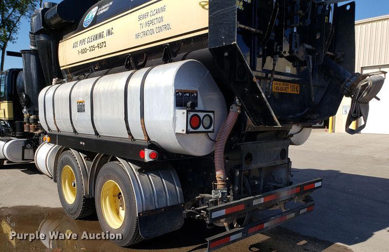 image for item DH2869 2009 International 7600 vacuum truck