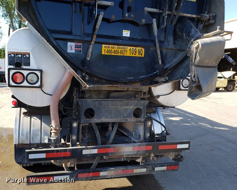 image for item DH2869 2009 International 7600 vacuum truck