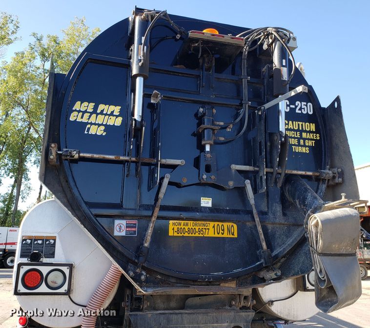 image for item DH2869 2009 International 7600 vacuum truck