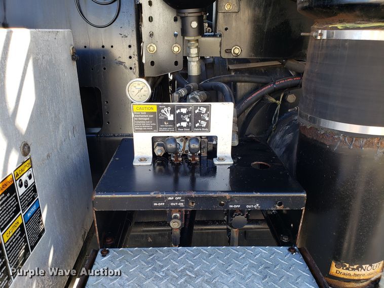 image for item DH2869 2009 International 7600 vacuum truck