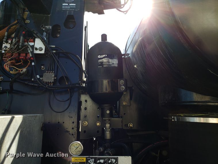 image for item DH2869 2009 International 7600 vacuum truck