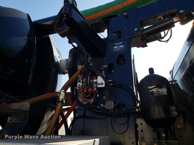 image for item DH2869 2009 International 7600 vacuum truck