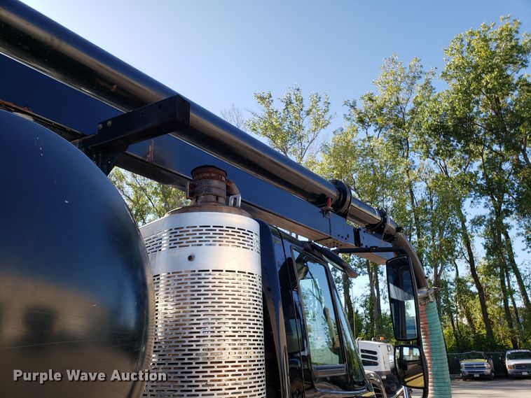 image for item DH2869 2009 International 7600 vacuum truck