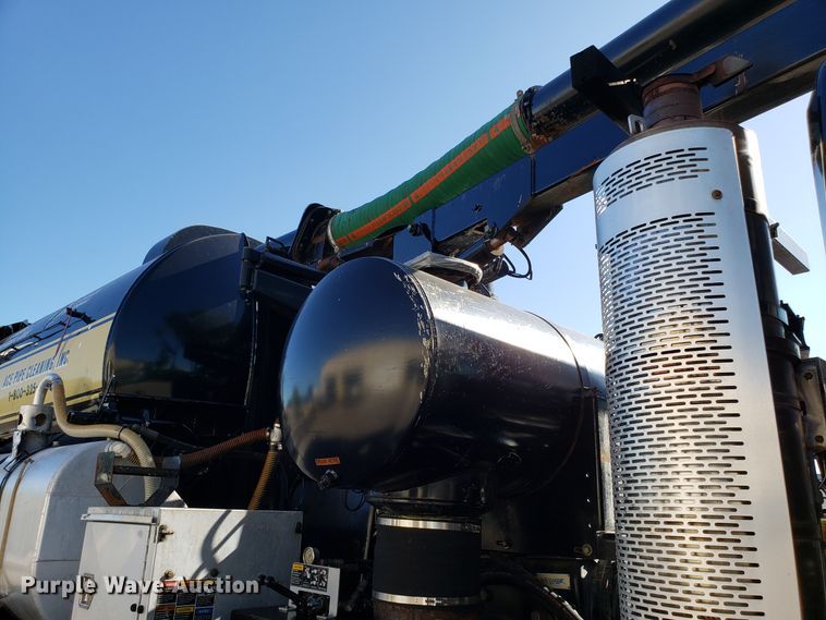 image for item DH2869 2009 International 7600 vacuum truck