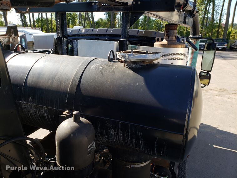 image for item DH2869 2009 International 7600 vacuum truck