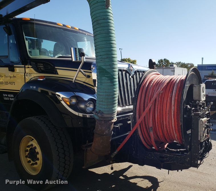 image for item DH2869 2009 International 7600 vacuum truck