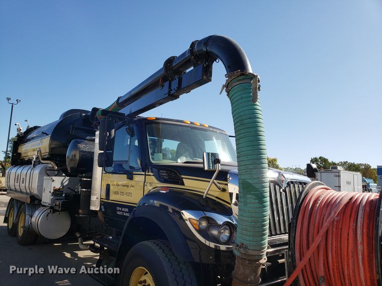 image for item DH2869 2009 International 7600 vacuum truck