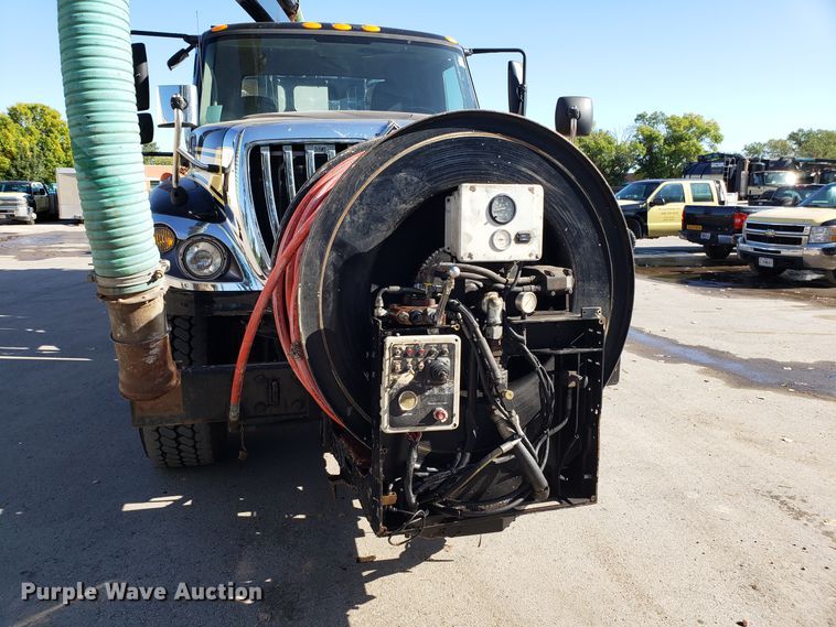 image for item DH2869 2009 International 7600 vacuum truck