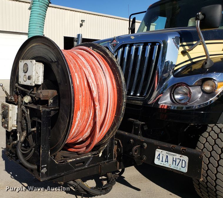 image for item DH2869 2009 International 7600 vacuum truck